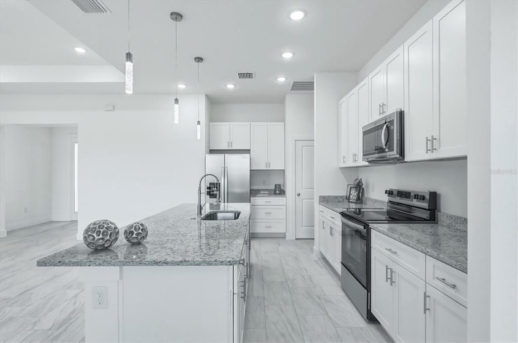 Activo con contrato: $325,000 (4 camas, 2 baños, 1855 Pies cuadrados)
