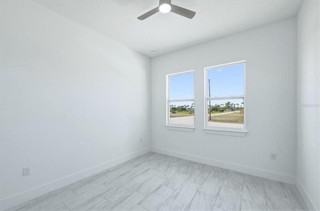 Activo con contrato: $325,000 (4 camas, 2 baños, 1855 Pies cuadrados)