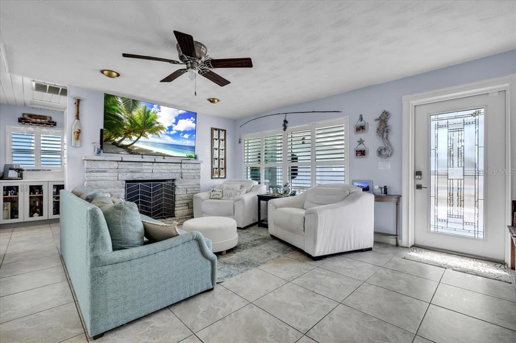 Active With Contract: $549,000 (3 beds, 2 baths, 1612 Square Feet)