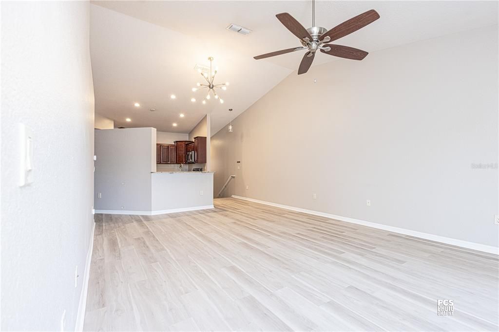 For Rent: $1,800 (3 beds, 2 baths, 1402 Square Feet)