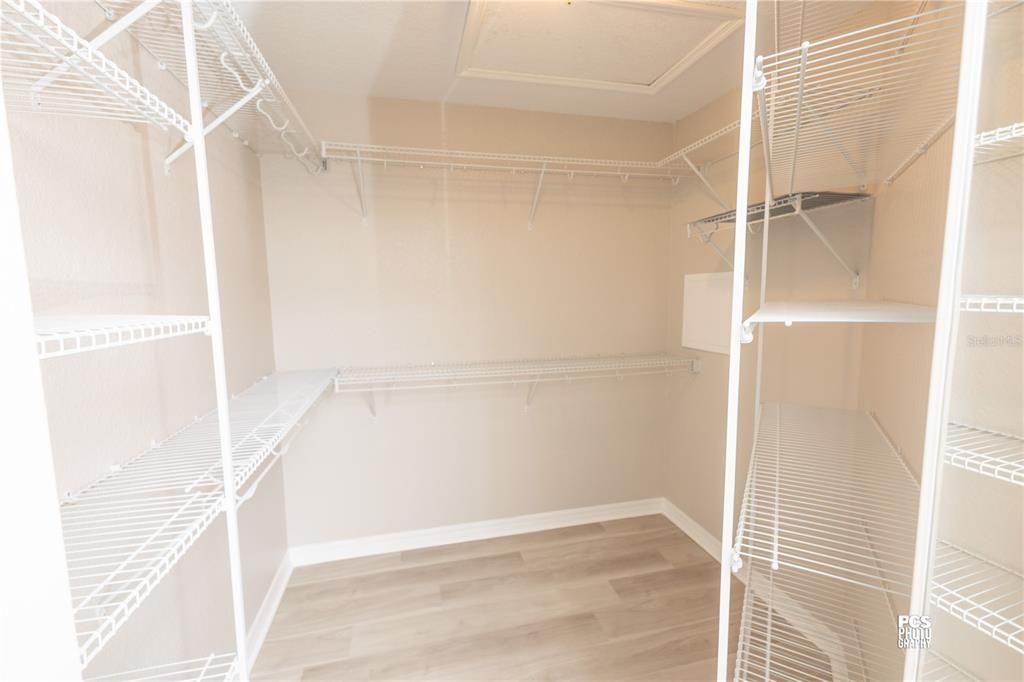For Rent: $1,800 (3 beds, 2 baths, 1402 Square Feet)