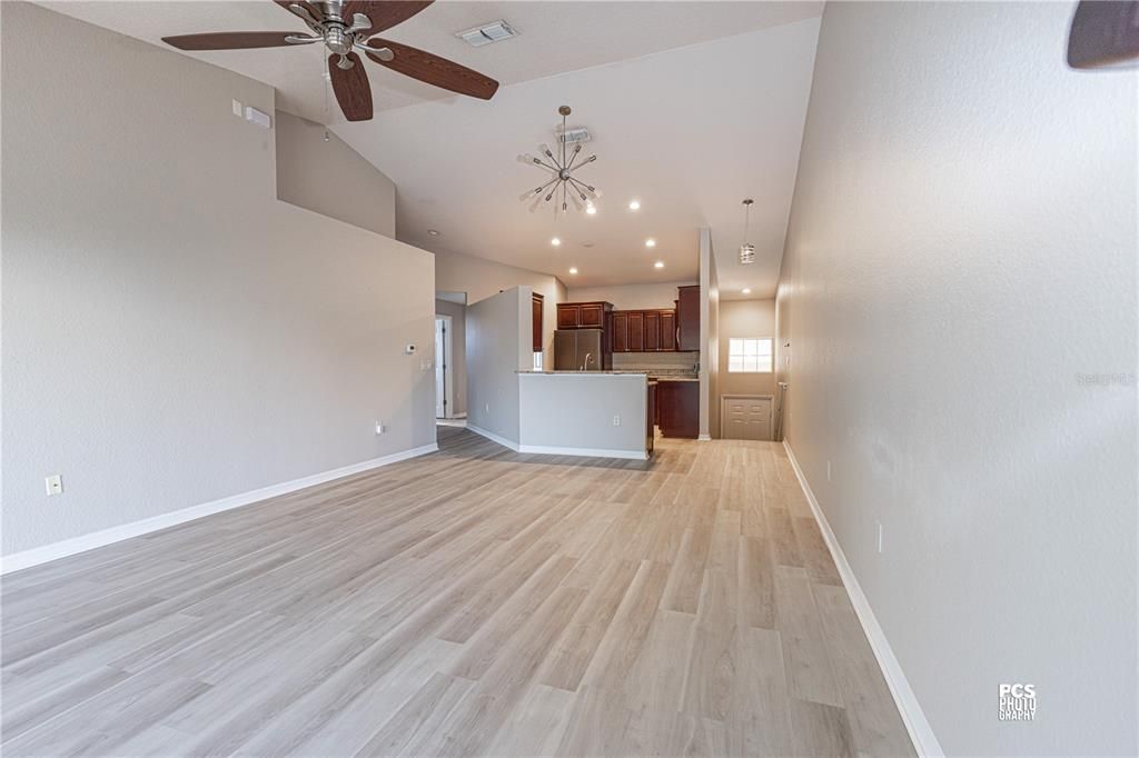 For Rent: $1,800 (3 beds, 2 baths, 1402 Square Feet)
