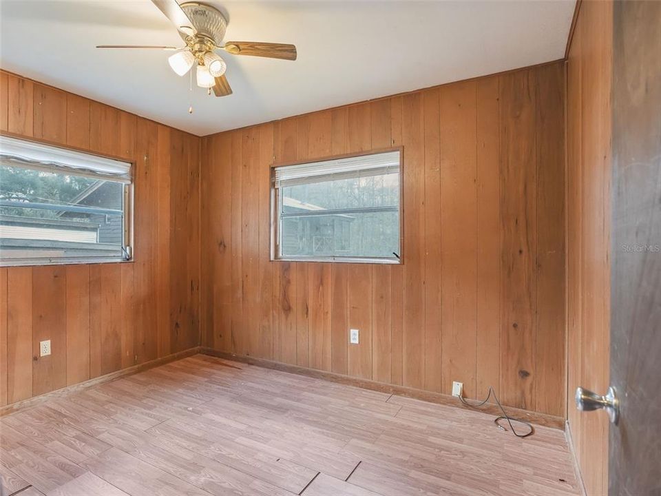 На продажу: $219,900 (2 спален, 1 ванн, 768 Квадратных фут)