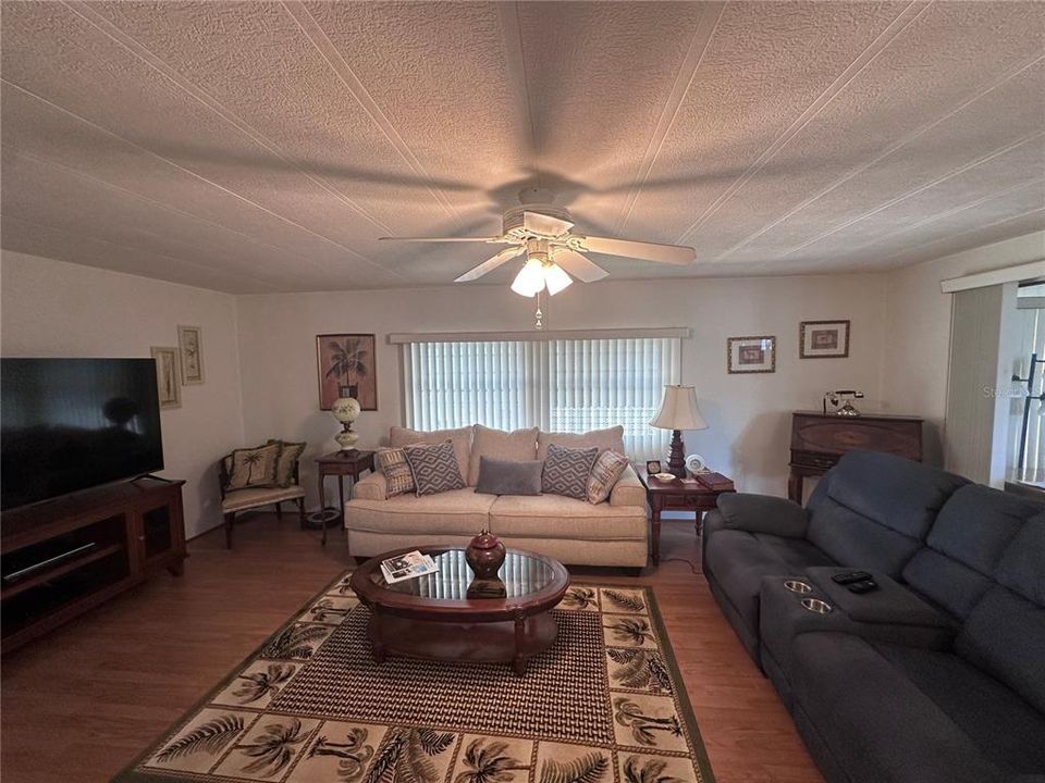 Activo con contrato: $149,900 (2 camas, 2 baños, 1200 Pies cuadrados)