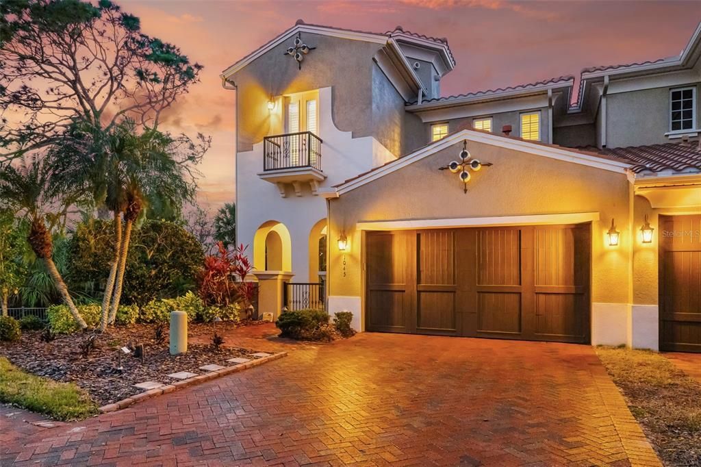 Под контрактом: $995,000 (3 спален, 3 ванн, 3240 Квадратных фут)