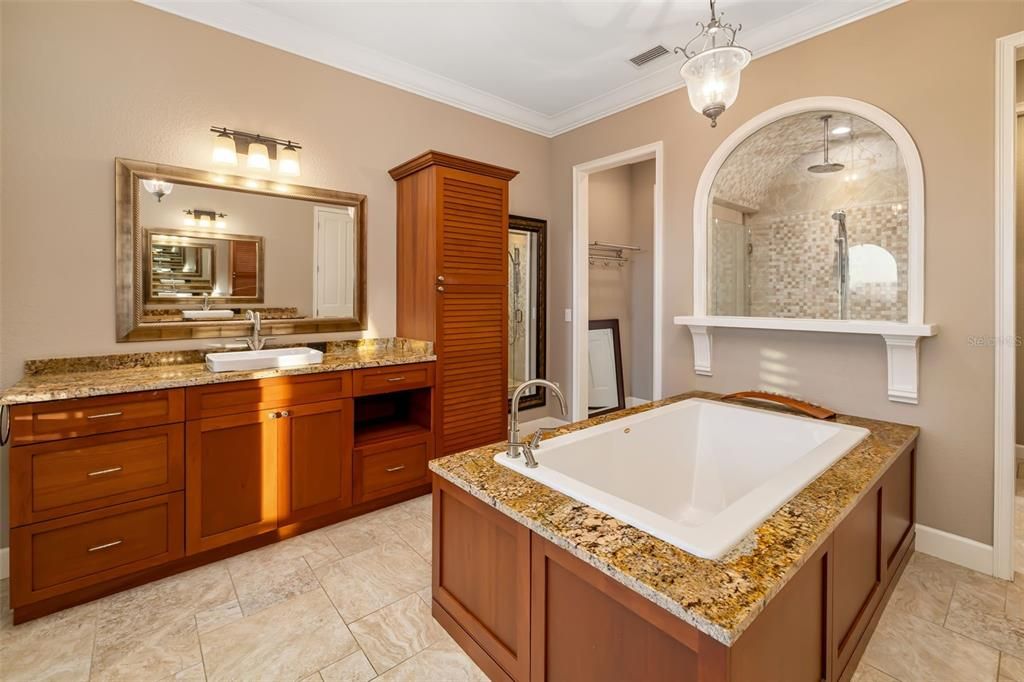 Под контрактом: $995,000 (3 спален, 3 ванн, 3240 Квадратных фут)