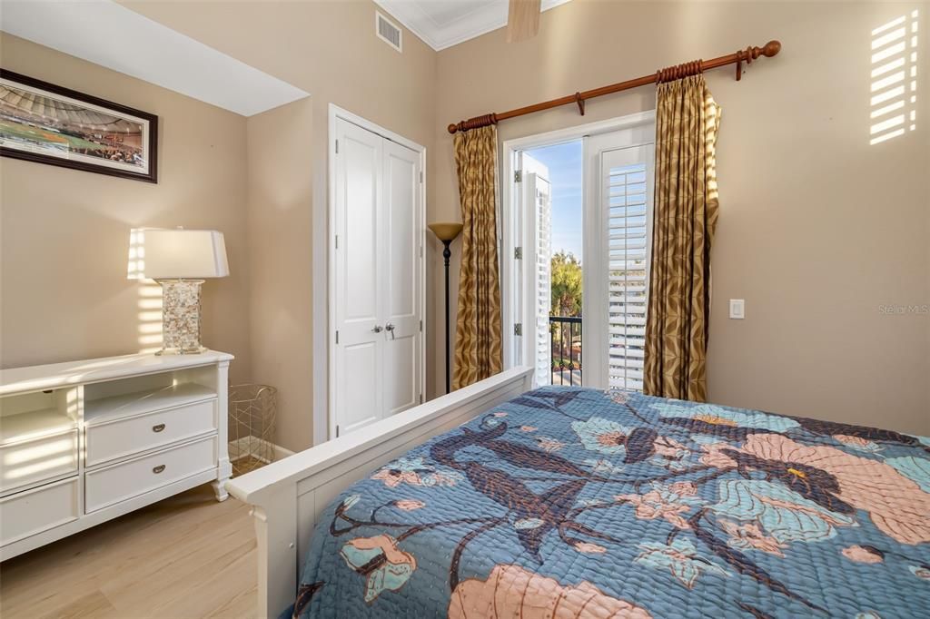 Под контрактом: $995,000 (3 спален, 3 ванн, 3240 Квадратных фут)