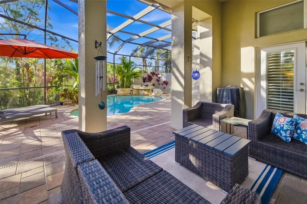 Под контрактом: $995,000 (3 спален, 3 ванн, 3240 Квадратных фут)