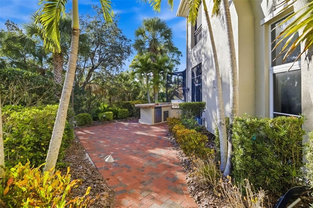 Под контрактом: $995,000 (3 спален, 3 ванн, 3240 Квадратных фут)