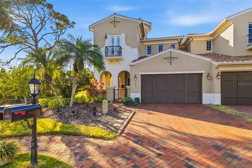 Под контрактом: $995,000 (3 спален, 3 ванн, 3240 Квадратных фут)