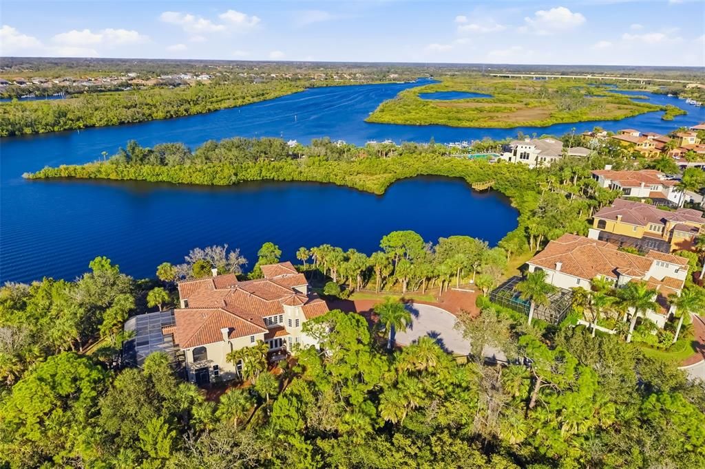 Под контрактом: $995,000 (3 спален, 3 ванн, 3240 Квадратных фут)