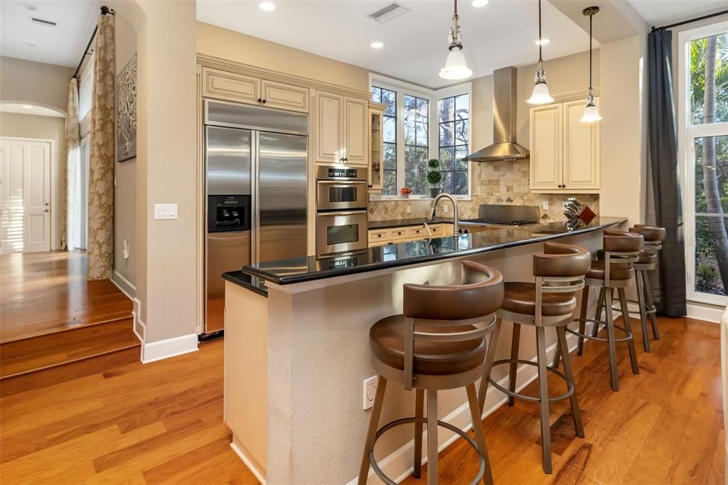 Под контрактом: $995,000 (3 спален, 3 ванн, 3240 Квадратных фут)