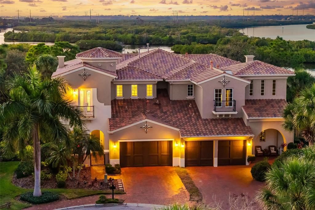 Под контрактом: $995,000 (3 спален, 3 ванн, 3240 Квадратных фут)