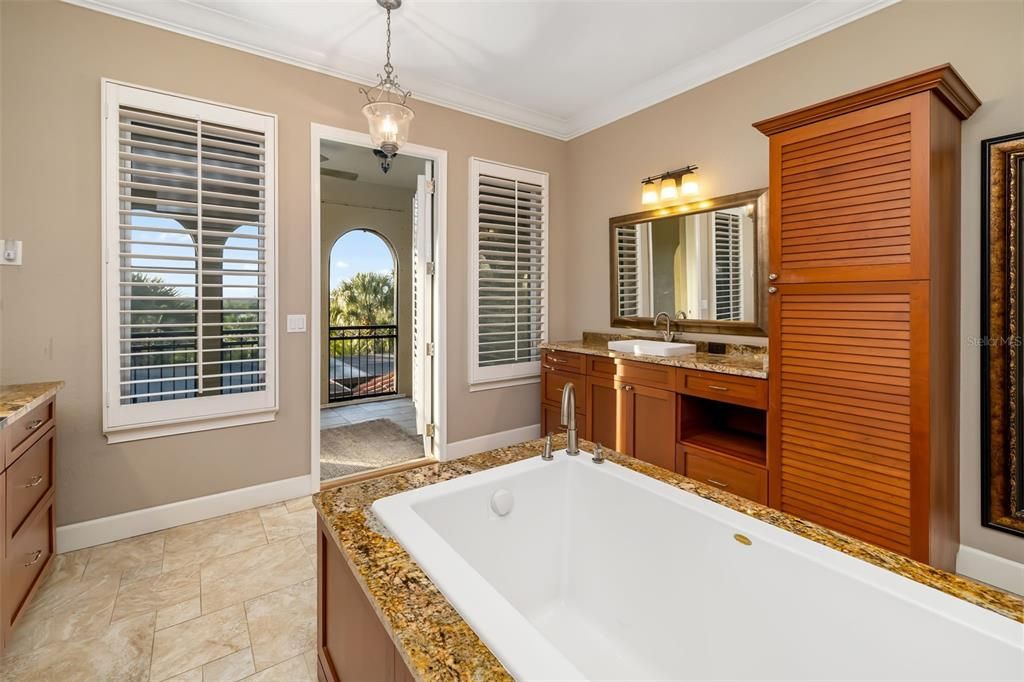 Под контрактом: $995,000 (3 спален, 3 ванн, 3240 Квадратных фут)