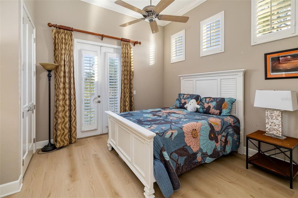 Под контрактом: $995,000 (3 спален, 3 ванн, 3240 Квадратных фут)