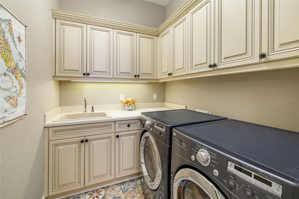 Под контрактом: $995,000 (3 спален, 3 ванн, 3240 Квадратных фут)