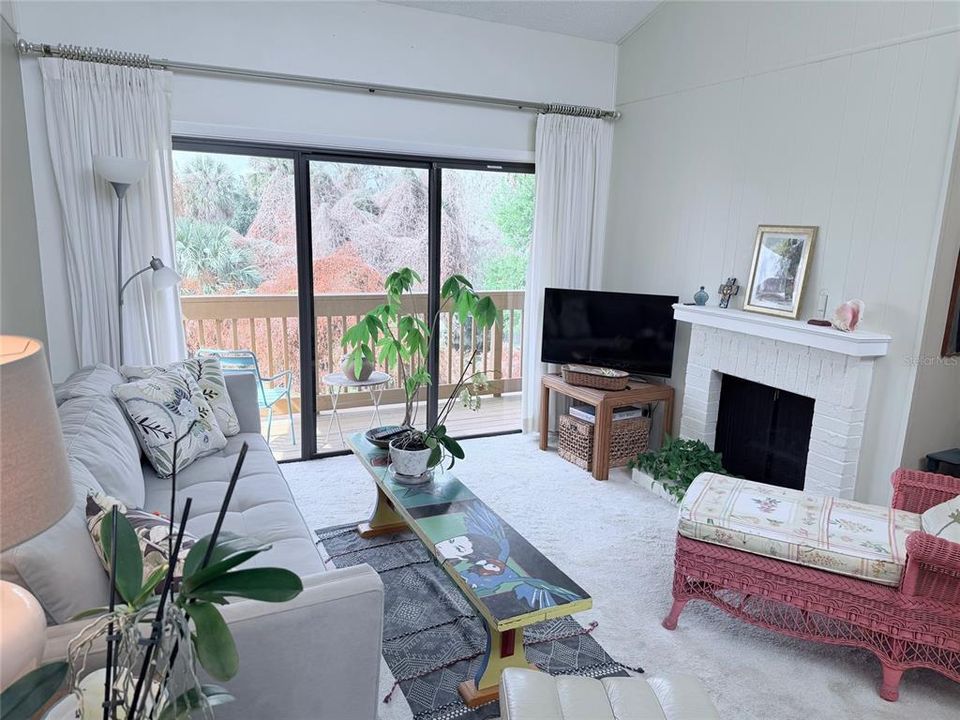 待售: $180,000 (2 贝兹, 2 浴室, 1071 平方英尺)