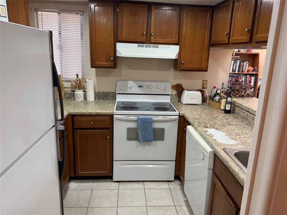 待售: $180,000 (2 贝兹, 2 浴室, 1071 平方英尺)