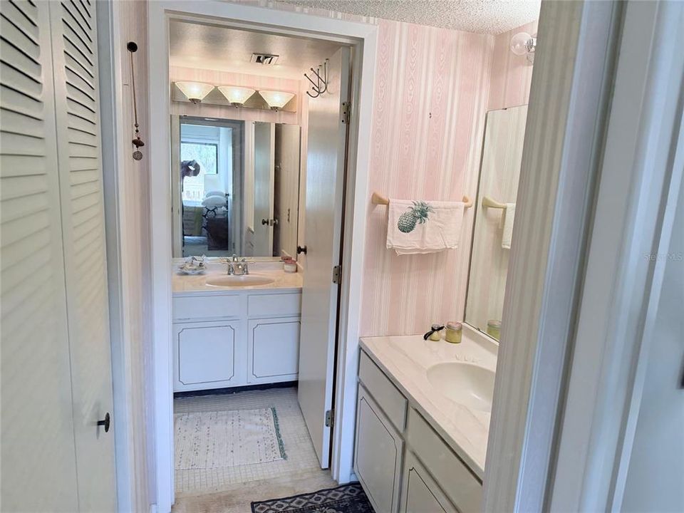 待售: $180,000 (2 贝兹, 2 浴室, 1071 平方英尺)