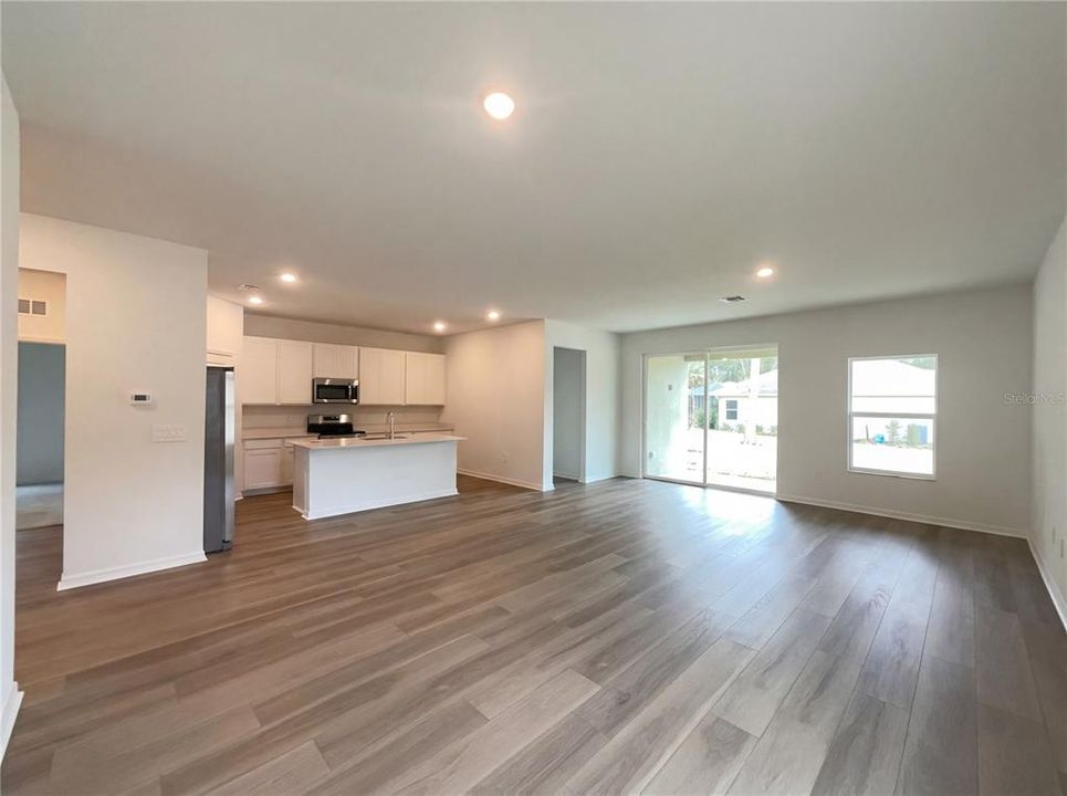 Active With Contract: $286,000 (4 beds, 3 baths, 1933 Square Feet)