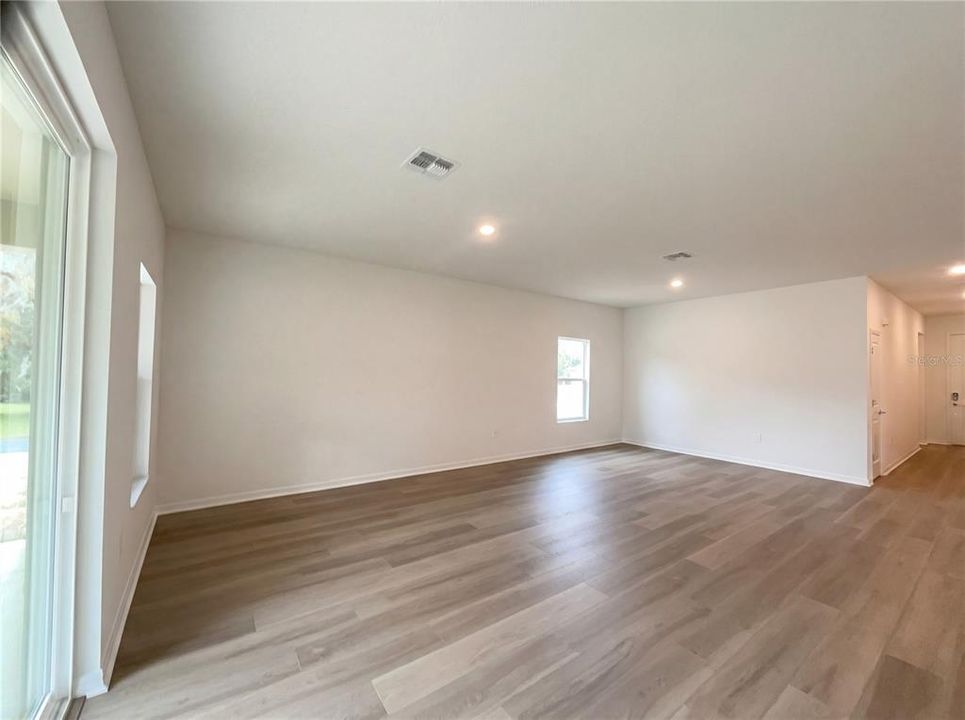 Active With Contract: $286,000 (4 beds, 3 baths, 1933 Square Feet)