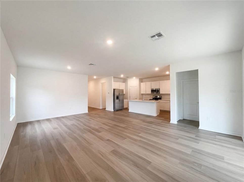 Active With Contract: $286,000 (4 beds, 3 baths, 1933 Square Feet)