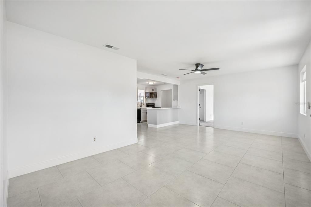 Activo con contrato: $315,000 (3 camas, 2 baños, 1152 Pies cuadrados)