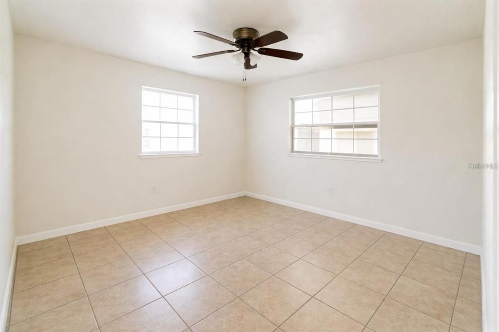 На продажу: $319,900 (4 спален, 0 ванн, 837 Квадратных фут)