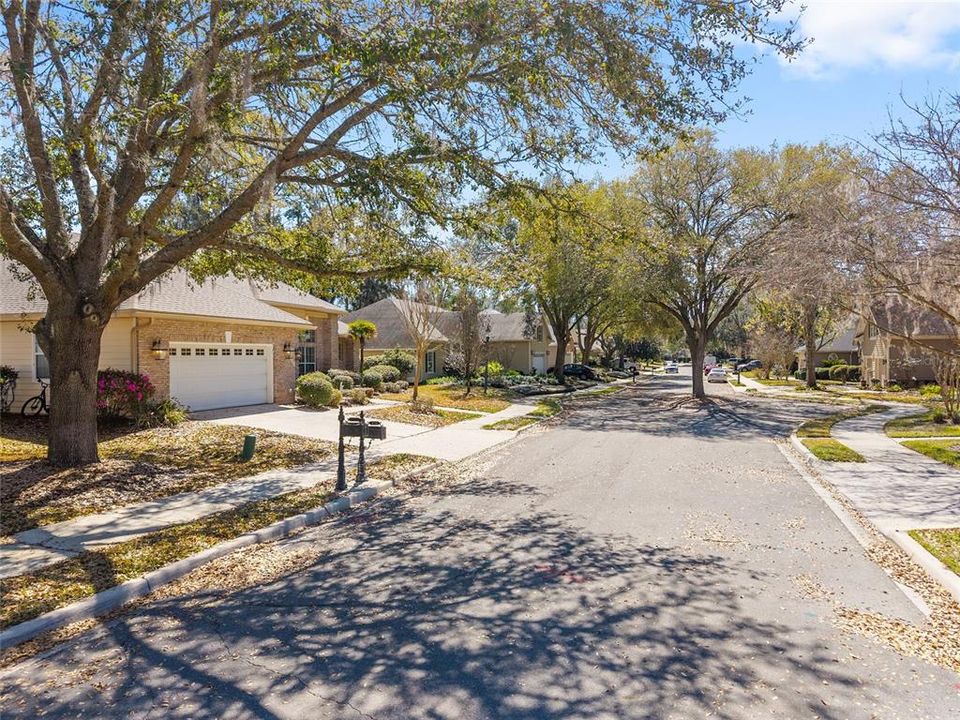 Activo con contrato: $427,000 (3 camas, 2 baños, 2179 Pies cuadrados)