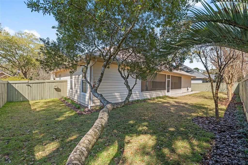 Activo con contrato: $427,000 (3 camas, 2 baños, 2179 Pies cuadrados)