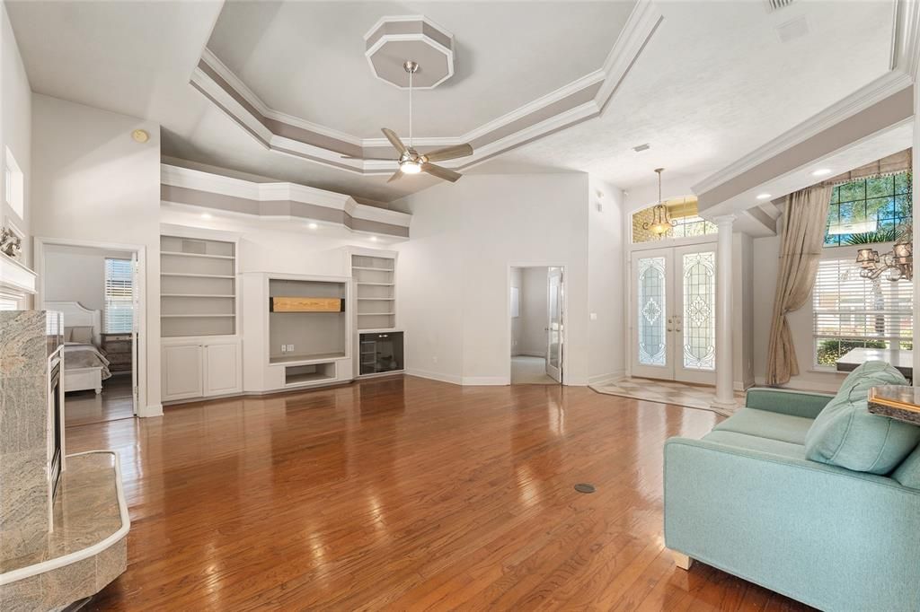 Activo con contrato: $427,000 (3 camas, 2 baños, 2179 Pies cuadrados)