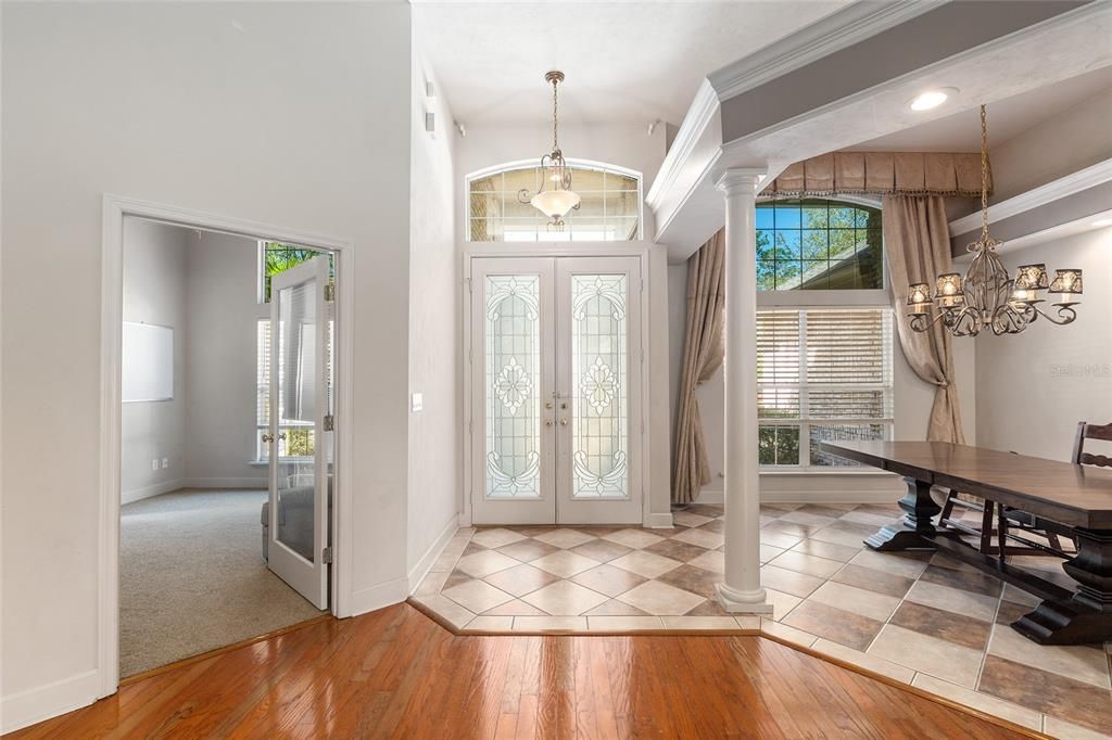 Activo con contrato: $427,000 (3 camas, 2 baños, 2179 Pies cuadrados)