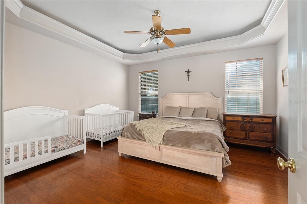 Activo con contrato: $427,000 (3 camas, 2 baños, 2179 Pies cuadrados)