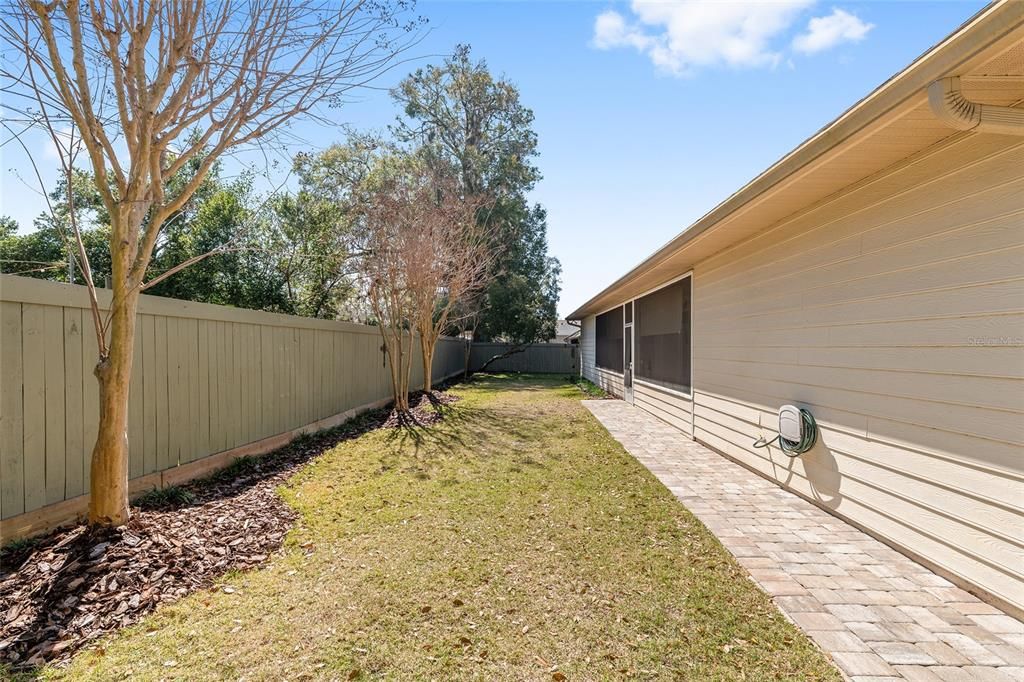 Activo con contrato: $427,000 (3 camas, 2 baños, 2179 Pies cuadrados)