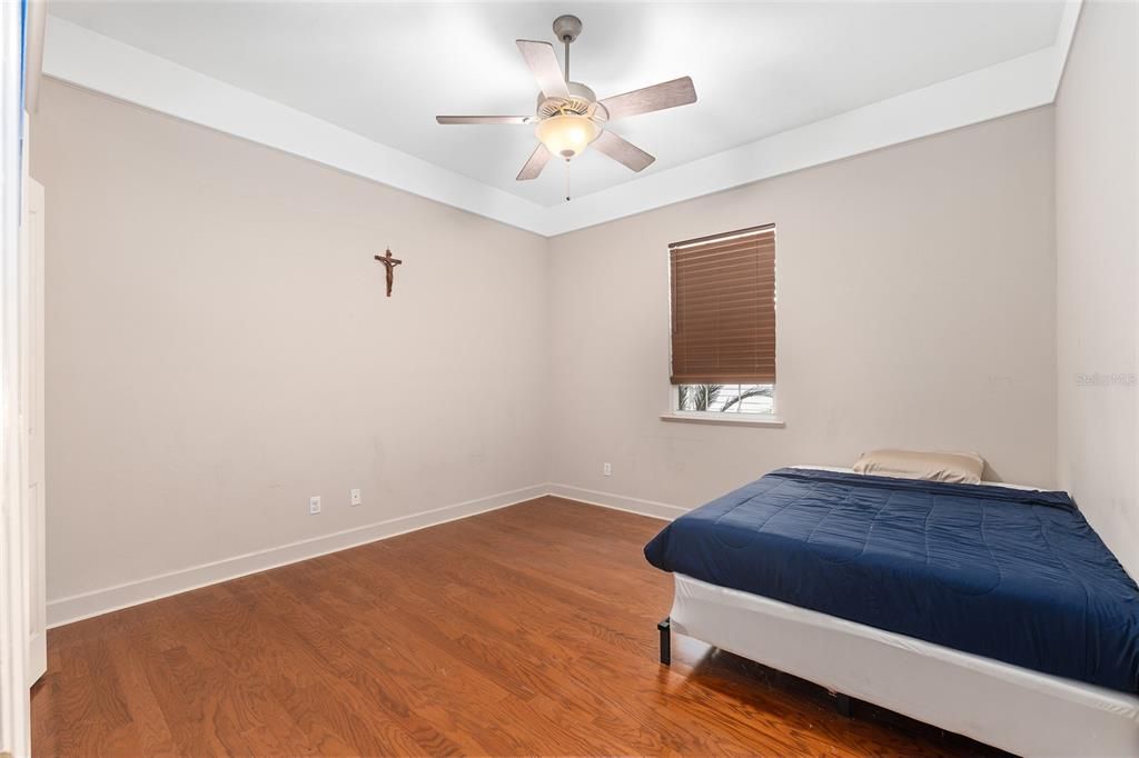 Activo con contrato: $427,000 (3 camas, 2 baños, 2179 Pies cuadrados)