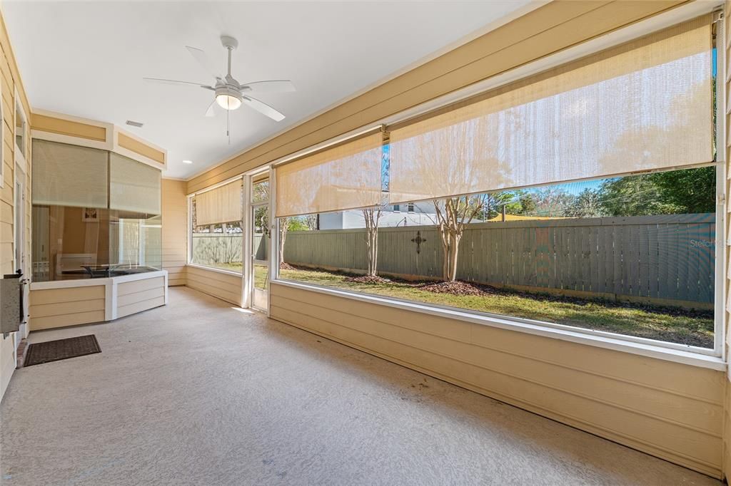 Activo con contrato: $427,000 (3 camas, 2 baños, 2179 Pies cuadrados)