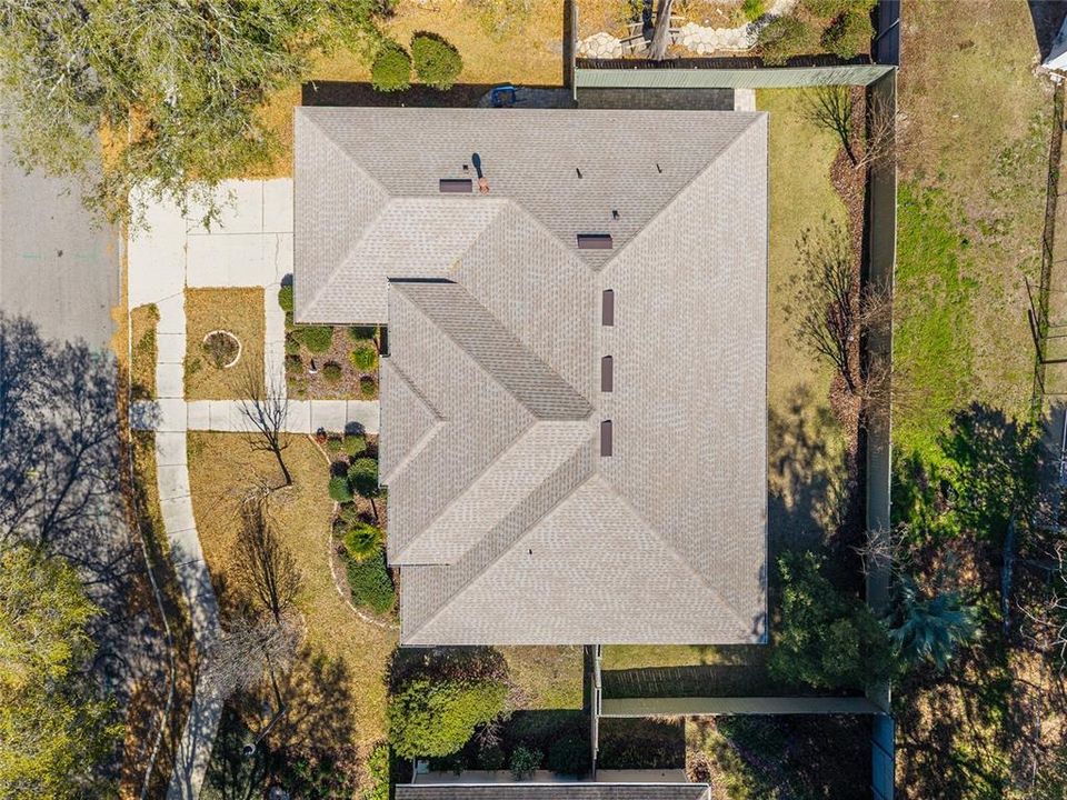 Activo con contrato: $427,000 (3 camas, 2 baños, 2179 Pies cuadrados)