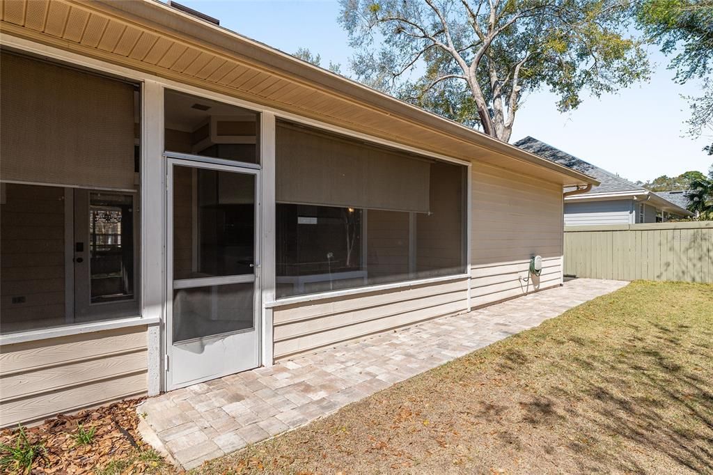 Activo con contrato: $427,000 (3 camas, 2 baños, 2179 Pies cuadrados)