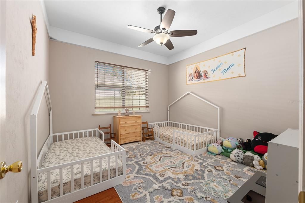 Activo con contrato: $427,000 (3 camas, 2 baños, 2179 Pies cuadrados)