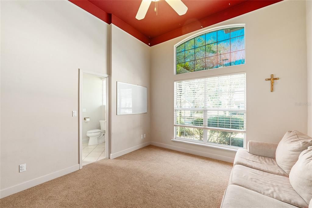 Activo con contrato: $427,000 (3 camas, 2 baños, 2179 Pies cuadrados)