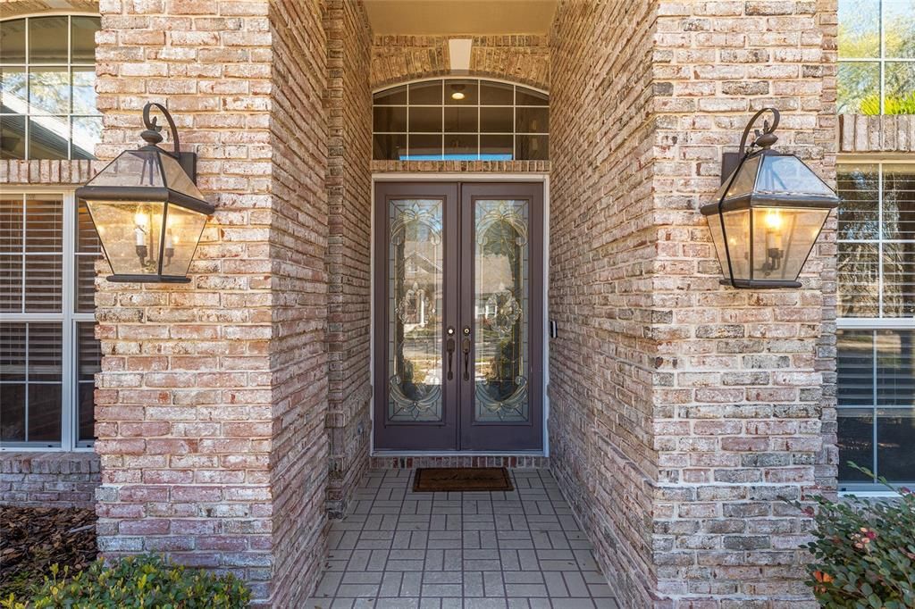 Activo con contrato: $427,000 (3 camas, 2 baños, 2179 Pies cuadrados)