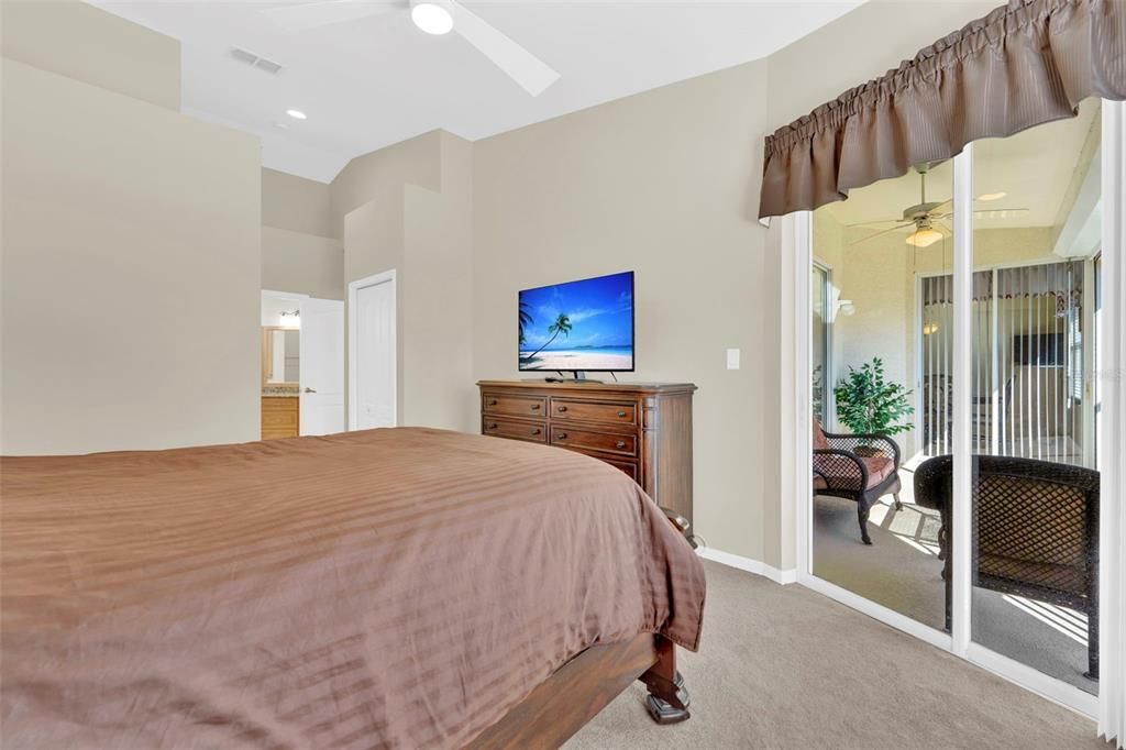 Active With Contract: $299,000 (2 beds, 2 baths, 1605 Square Feet)