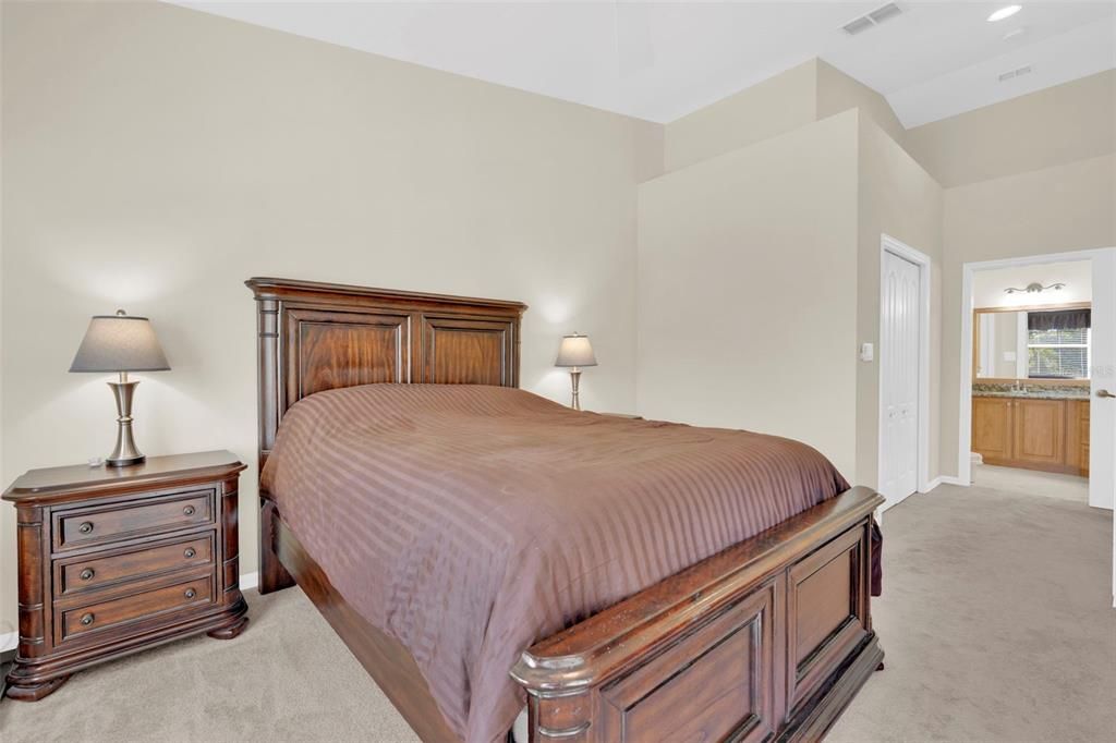 Active With Contract: $299,000 (2 beds, 2 baths, 1605 Square Feet)