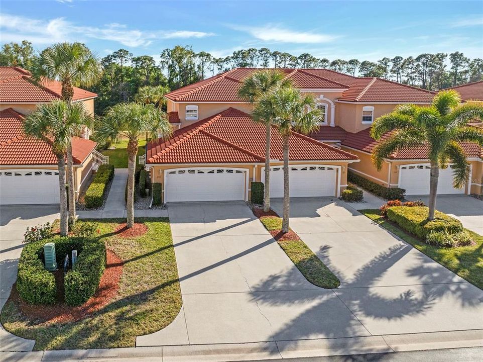 Active With Contract: $299,000 (2 beds, 2 baths, 1605 Square Feet)