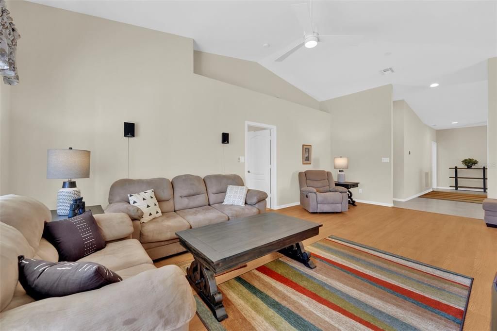 Active With Contract: $299,000 (2 beds, 2 baths, 1605 Square Feet)
