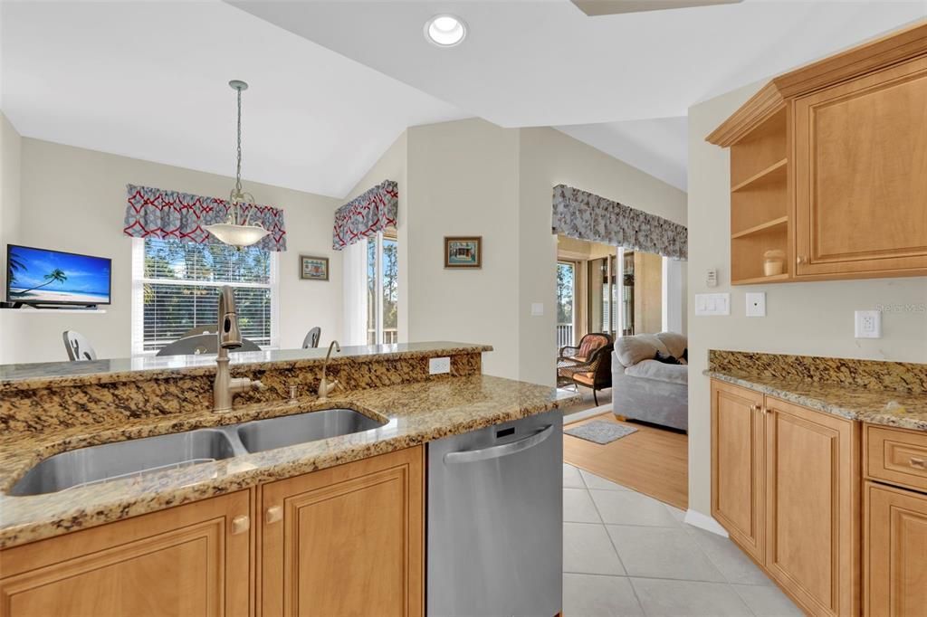 Active With Contract: $299,000 (2 beds, 2 baths, 1605 Square Feet)