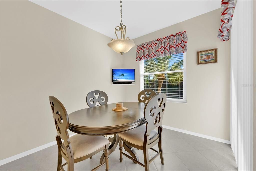 Active With Contract: $299,000 (2 beds, 2 baths, 1605 Square Feet)