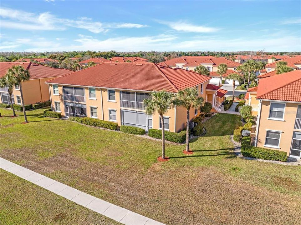 Active With Contract: $299,000 (2 beds, 2 baths, 1605 Square Feet)