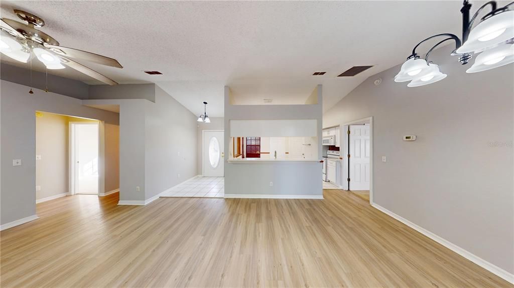 Active With Contract: $1,925 (3 beds, 2 baths, 1149 Square Feet)