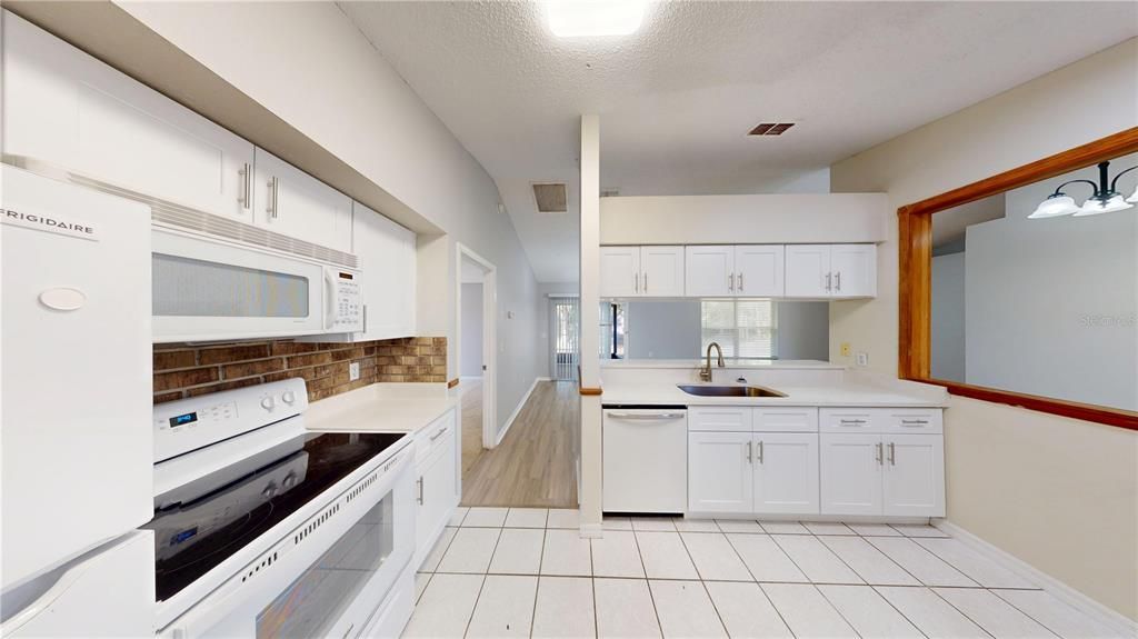 Active With Contract: $1,925 (3 beds, 2 baths, 1149 Square Feet)